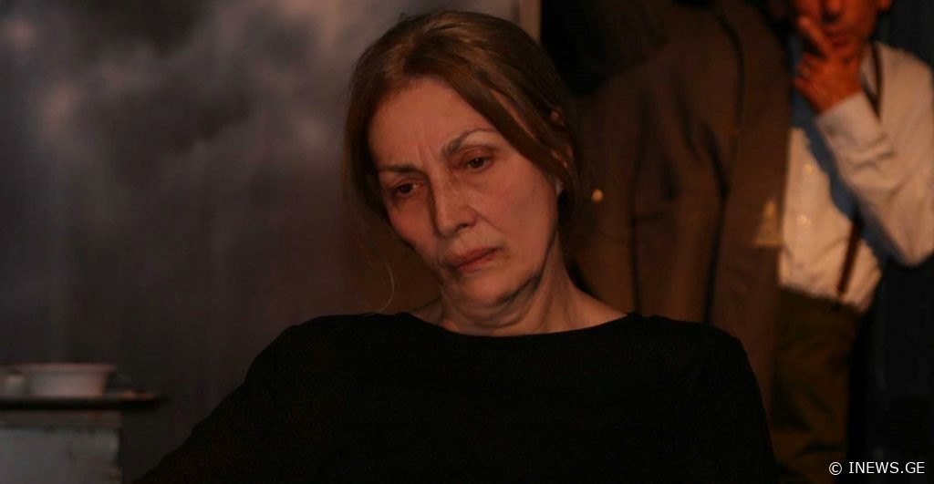 "ქალიშვილის ორმოცის მეორე დღეს, დედა საწოლში გარდაცვლილი ვიპოვეთ" - რას იხსენებს ლაურა რეხვიაშვილი