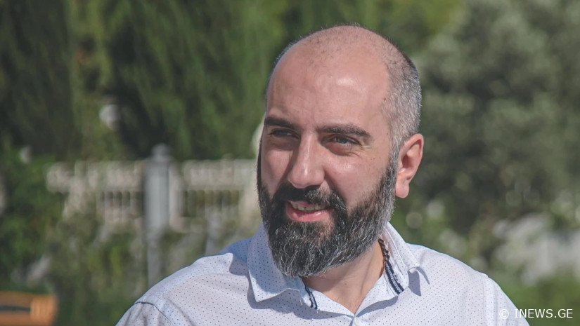 უქმრო ქალების მიერ გაჩენილ ბავშვებს „ნაბიჭვრებს“ და მათ დედებს ბოზებს რომ არ ეძახდეთ, იმ "პატიოსან ექიმს" ალბათ…”