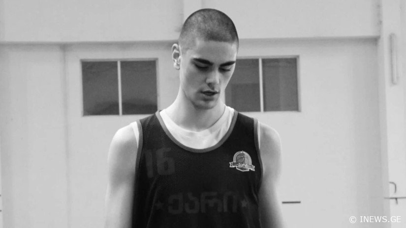 “თურმე, ეს შენი ბოლო თამაში ყოფილა... ყოველ მომდევნო თამაშს კი…”, - დათუნა ჟღენტს მეგობრები ემშვიდობებიან