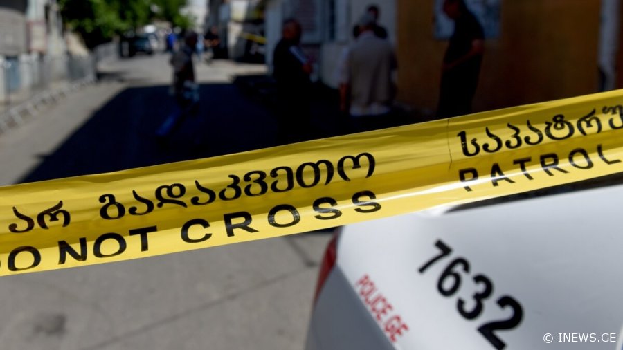 ქურდობა თბილისში - არასრულწლოვნებმა მაღაზია გატეხეს და ფული წაიღეს