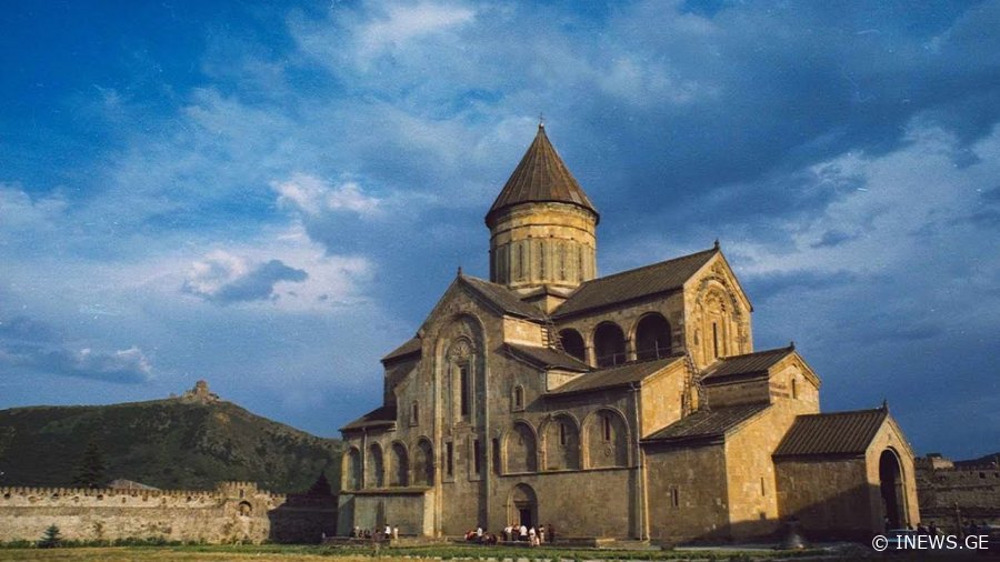 ტაძარში ცეცხლის ალი ავარდა და შიშით გულწასულები ფოფხვით გამოსულან ტაძრიდან... - სასწაული, რომელიც სვეტიცხოველში მოხდა