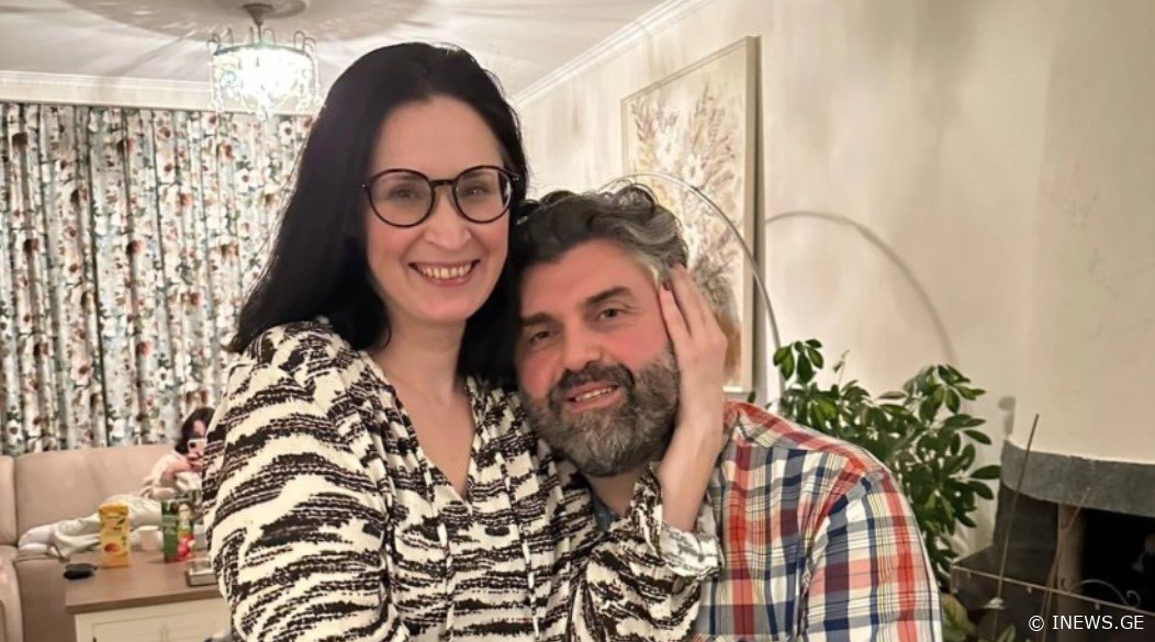 "ბეჭდებზე ერთმანეთის სახელი ეწერათ... ეს ზაზას და ალინას სურათია 50 წლის იუბილეზე..." - რას წერენ ზაზა მესხზე