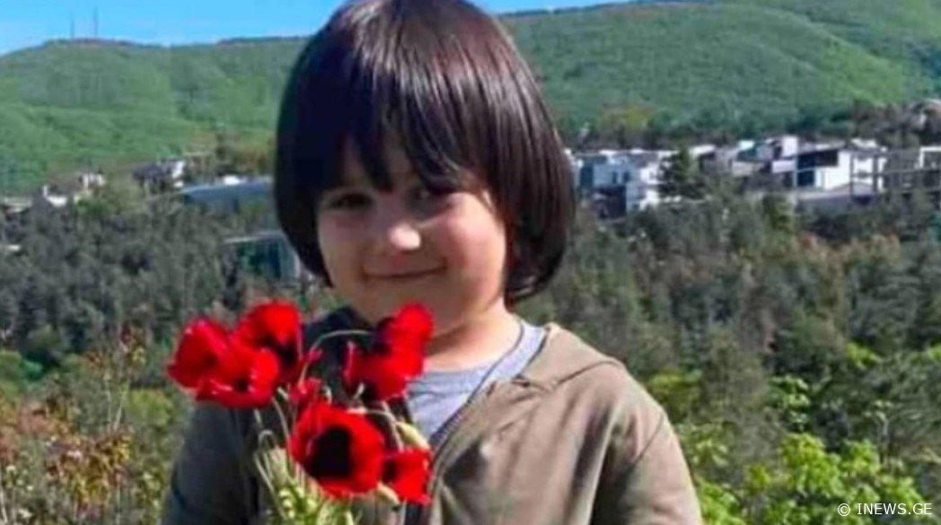 "გილოცავ ჩემო გიო, ამასაც თუ მოლოცვა ჰქვია. ეს ყვავილები დედიკოს და ბებოს მიუტანე, გელოდებიან..." - ემოციური პოსტი