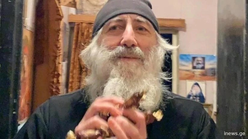 „დედამ ბავშვს უთხრა, მამაოს კარისთვის ეკოცნა, ყველა ვტიროდით…“ – მორიგი სასწაული, რომელსაც მდუმარე ბერს უკავშირებენ