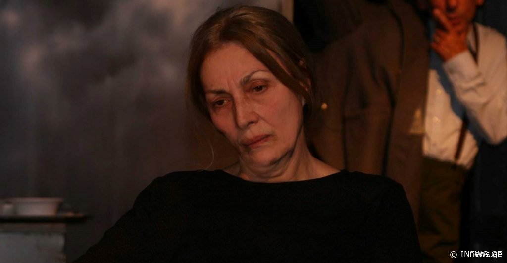 "ქალიშვილის ორმოცის მეორე დღეს, დედა საწოლში გარდაცვლილი ვიპოვეთ" - რას იხსენებს ლაურა რეხვიაშვილი