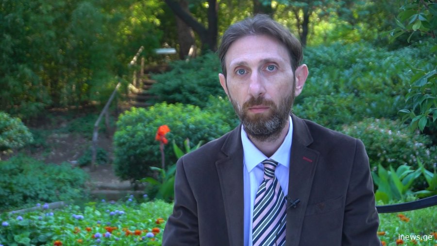 ,,აი რატომ ვართ ღარიბები და რატომ გარბის ხალხი ქვეყნიდან!“ – ზვიად ტომარაძე