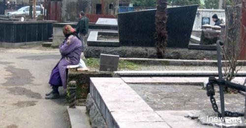 "შიშისგან გული გამისკდება" - უცნაური ამბავი ქობულეთში, სასაფლაოზე, 120 ცოცხალი ადამიანის ფოტო იპოვეს დამარხული