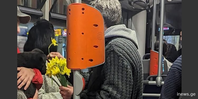 “ერთი მამაკაცი ამოვიდა ავტობუსში და ყველა ქალბატონს, ისე უბრალოდ...” – ფოტოები