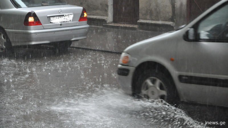 ჯერ ქურთუკის კარადაში დაკიდება ადრეა - რა ინფორმაცია ვრცელდება უახლოესი დღეების ამინდზე