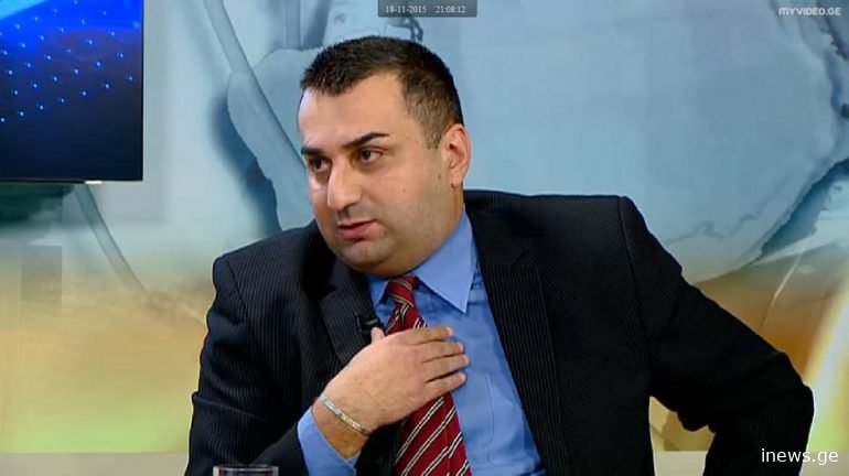 „ნაკრების ფეხბურთელებს მინდა ვკითხო, რომელ ევროპისკენ გინდათ, მონებივით რომ ექცევიან და ამუშავებენ ქართველებს, მაგ ევროპისკენ გინდათ?“ – ნიკოლოზ მჟავანაძე