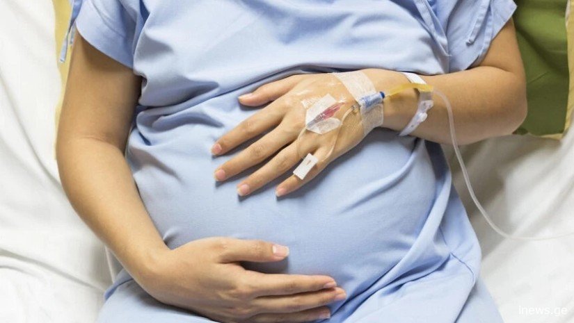 “საშინელება… 9 თვის ორსული ქმარმა სასიკვდილოდ სცემა…” – რას წერს აკა სინჯიკაშვილი