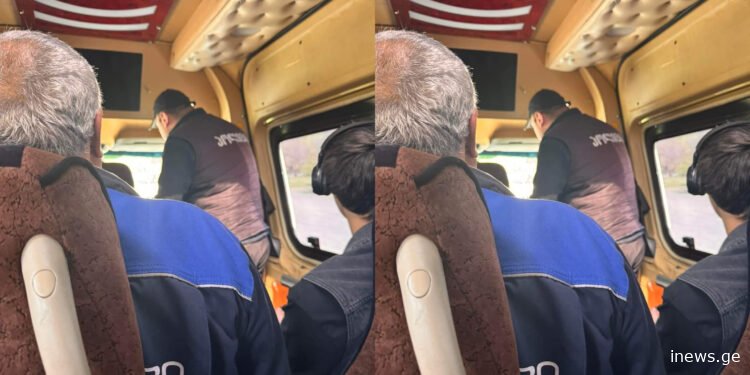 “ახლა “მარშუტკით” მივდივარ თბილისში და პატარა რაღაცას მოგიყვებით. ეს პოლიციელი ბიჭი იჯდა ჩემს წინ და ცოტა ასაკით დიდი კაცი რო ამოვიდა ადგა და დასვა თავის ადგილზე. ერთი საათია ფეხზე დგას თვითონ” – რას წერს ქართველი ბლოგერი