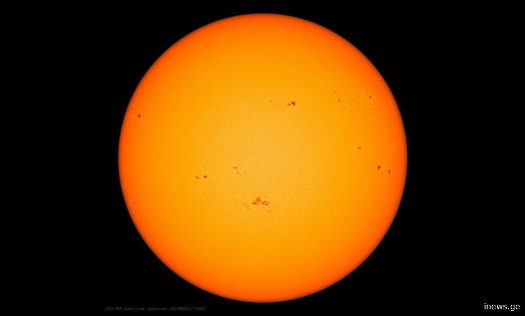 მზის ძლიერ აქტიური ლაქა კვლავ დედამიწისკენ არის მომართული - რა გველის