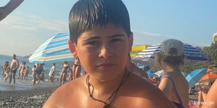 “12 წლის გმირი, რომელმაც მე და ჩემი შვილი გადაგვარჩინა დახრჩობას, რისთვისაც უდიდეს მადლობას ვუხდი“ – რას წერს მოქალაქე სოციალურ ქსელში