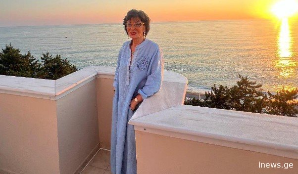 კადრები ნანი ბრეგვაძის დაბადების დღის წვეულებიდან - ლეგენდარული მომღერალი 88 წლის გახდა