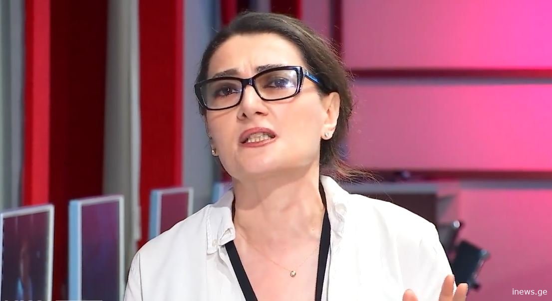 "მათ საპატივცემულოდ ბიძინა ბანერს ამზადებს, შუა თითი ექნება აწეულიო", - თაკო ჩარკვიანი