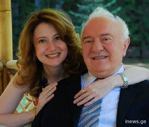 "ის გან­სხვა­ვე­ბუ­ლია, ჩა­კე­ტი­ლი პი­რო­ნე­ბაა, ორი გვა­რი აქვს" - ვინ არის ედუარდ შევარდნაძის პირველი შვილიშვილი