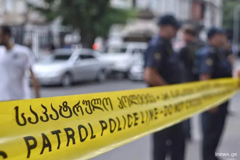 პარკინგზე მანქანის გაჩერების გამო, ადამიანის დაჭრაში ბრალდებული დაკავებულია - რა ხდება ცნობილი?