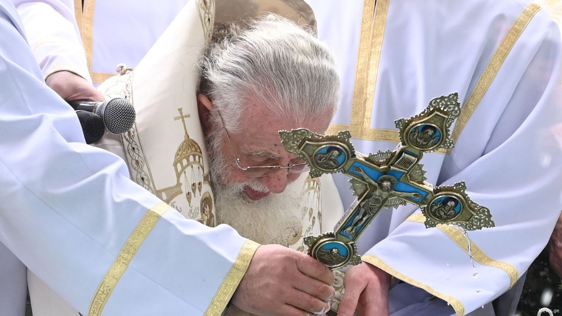 "გუშინ დავწერე მოკლე ლოცვა, სადაც არ უნდა იყოთ ტაძარში, სახლში თუ სამსახურში, ეს ლოცვა წაიკითხეთ და ღმერთი შეისმენს თქვენს ლოცვას" - ილია მეორეს ახალი ლოცვა, რომელიც ყველა ქართველმა უნდა წაიკითხოს