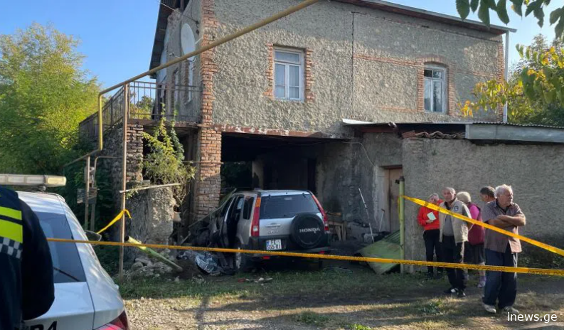 უმძიმესი ტრაგედია კახეთში, ავტომობილი სახლში შევარდა - დაღუპულია 2 ქალი
