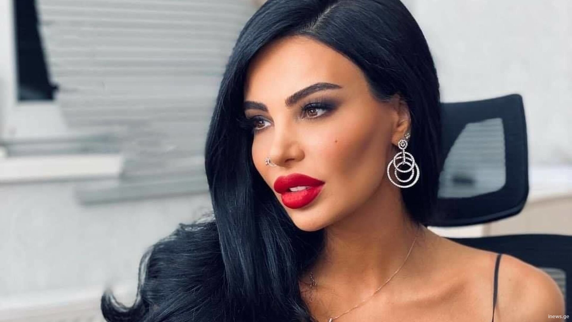 "ამდენი გაავებული ქალის ატანა რთულია, რატომ უნდა ვითმინო ეს შეურაცხყოფა?  ან დააბით, ან ინტერნეტი გადაუჭერით ამ ქალებს" - შორენა ბეგაშვილი მიმართვას აქვეყნებს