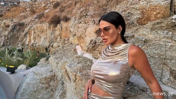“როგორ გამოიყურება გაუმაძღრობა” – რას წერენ შეორენა ბეგაშვილზე მას შემდეგ, რაც 65 წლის ფულიანი შეყვარებულის ფოტო გამოაქვეყნა და რა უპასუხა ინფლუ­ენ­სე­რმა გამომწერს?
