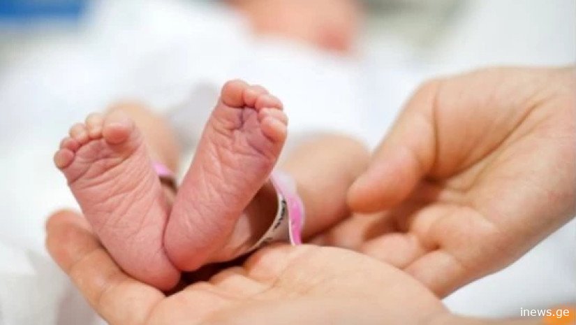 თბილისის სკვერში მიტოვებული ჩვილი იპოვნეს, კალათში დედიც წერილიც იდო – როცა წაიკითხეს რაც წერილში ეწერა ყველა ატირდა…