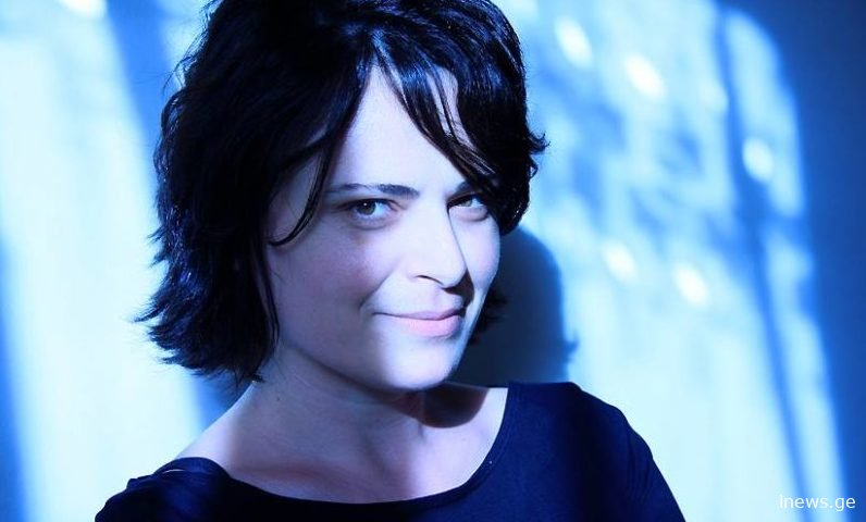 ძალიან ცუდ დღეში ვარ, ფეისბუქი გახსნილი დამრჩა და დედამთილმა…” – ვერ წარმოიდგენთ რა აღმოაჩინა დედამთილმა რძლის ტელეფონში