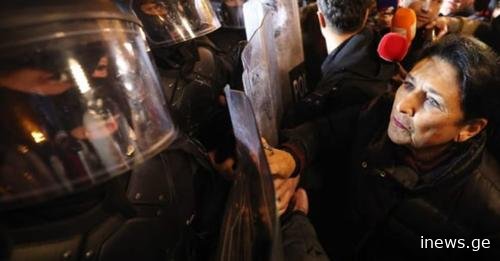 არ აწიოთ ხელი ახალგაზრდებზე - პრეზიდენტი სამართალდამცავებს