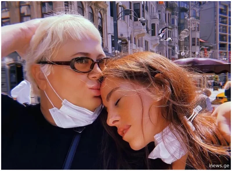 "ნინი რამდენიმე წელი ცოტა ჩაკეტილი იყო... რაც შეეხება ვანო მერაბიშვილის მეუღლესთან ნათესაობას, თაკო ჩემი შვილის ნათლიაა" - რას პასუხობს ხათუნა ჟორდანია კრიტიკოსებს