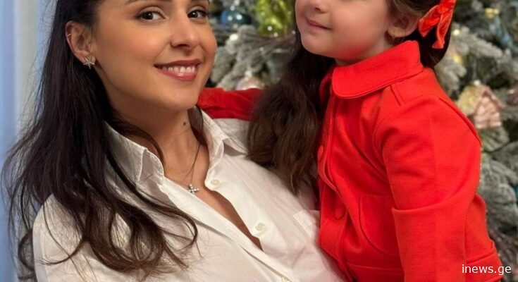 აი თურმე ვის გავს ალისკა, დედის ასლი” – სოფო ნიჟარაძე ბავშვობის აქამდე უცნობ ფოტოს აქვეყნებს