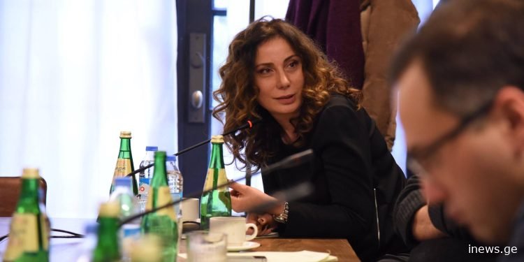 „აი ახლა ვკითხულობდი აი, ამას და ვინმემ იქნებ ამიხსნას ქოცებს რა უხარიათ?“ – ნინო ჯანგირაშვილი