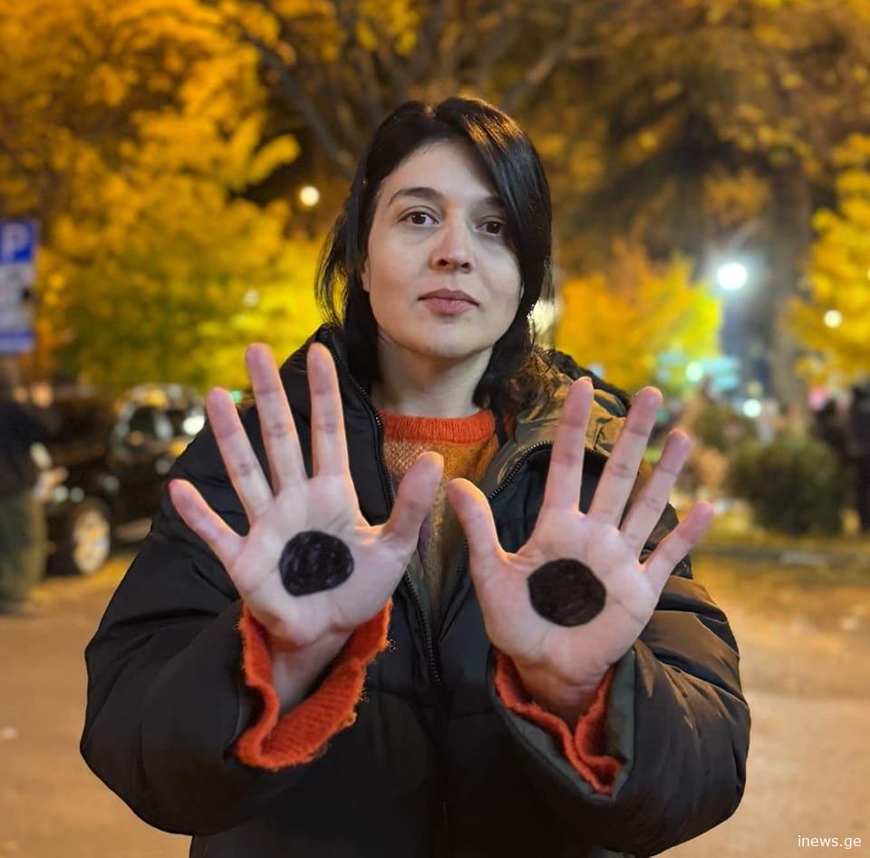 “დედაჩემს მიადგა 4-5 ადამიანი ლურჯ ფორმებში სახლში, გულის შეტევა აქვს …”- რა ინფორმაციას ავრცელებს მოქალაქე?
