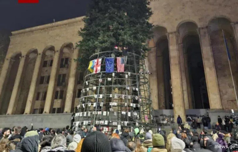 თბილისის მერია რუსთაველის გამზირზე მიმდინარე აქციის მონაწილეებს მიმართავს