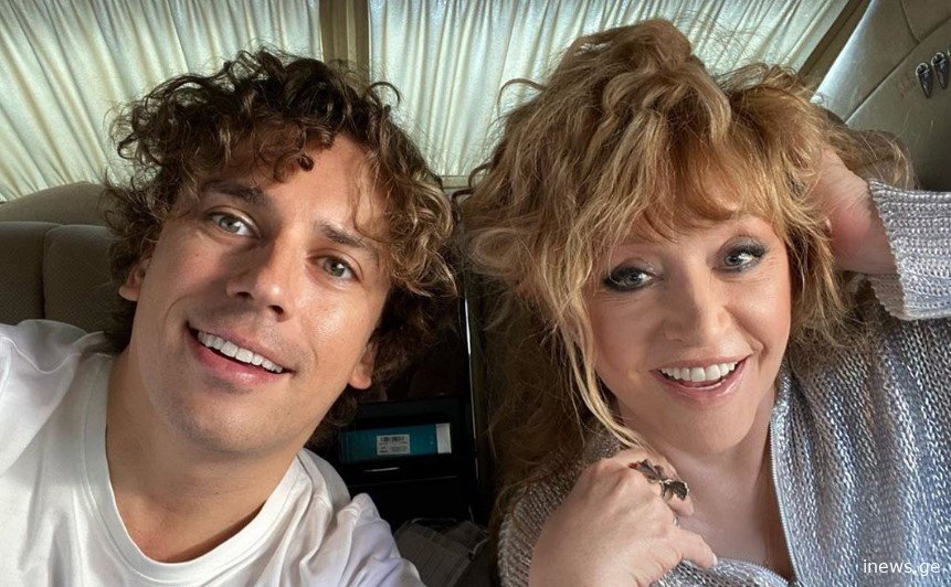 “რამხელები გაზრდილან უკვე” – მაქსიმ გალკინი 74 წლის ალა პუგაჩოვასთან და მათ ტყუპ შვილებთან ერთად გადაღებულ ფოტოს აქვეყნებს