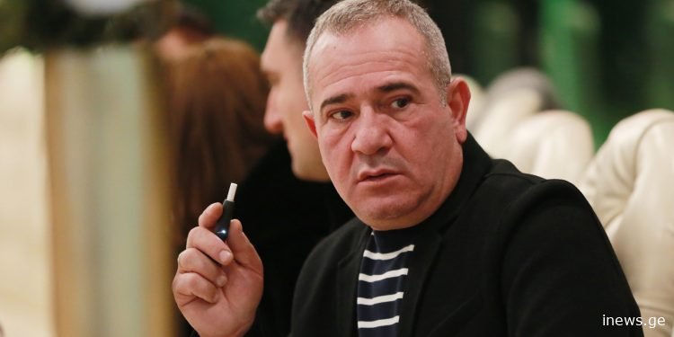 ,, უმრავლესობამ ავირჩიეთ ეს მთავრობა და ნურავის გექნებათ ილუზია რო დავთმობთ ჩვენს ხმებს!!!” – თემურ თათარაშვილი