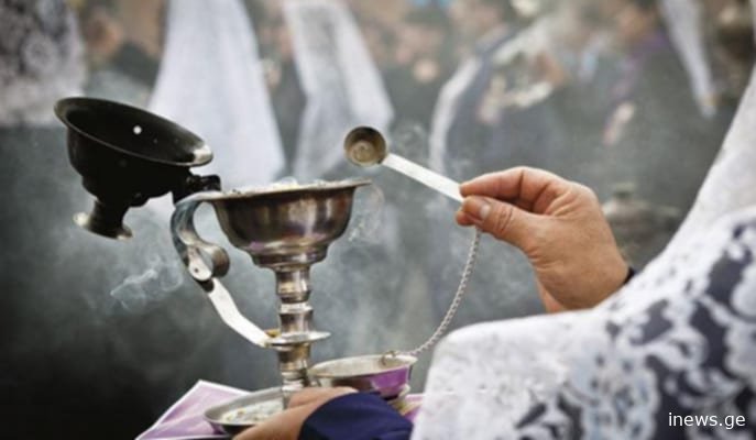 შეიცავს ნივთიერებებს, რომლებიც ამარცხებს სტრესს, ნევროზს, პანიკურ შეტევებსა და უძილობას