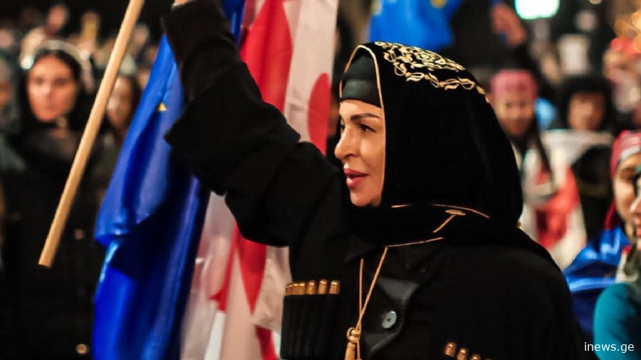 თეა დარჩია: „საჯაროდ ვიხდი ბოდიშს, ნათქვამში არც საგალობლები და არც ფოლკლორი არ მოიაზრებოდა