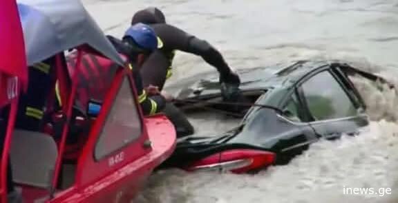 “ბოლო მომენტში, როცა სალონი წყლით ივსებოდა ორმა ჩარჩენილმა მეგობარმა თითქმის გააგდო სალონიდან მესამე სიტყვებით: “ჩვენ თუ ვერა, შენ მაინც გადარჩი!” – უდიდესი ტრაგედიის და მტკვარში გადავარდნილი ახალგაზრდების შესახებ “ODISHI TV” წერს