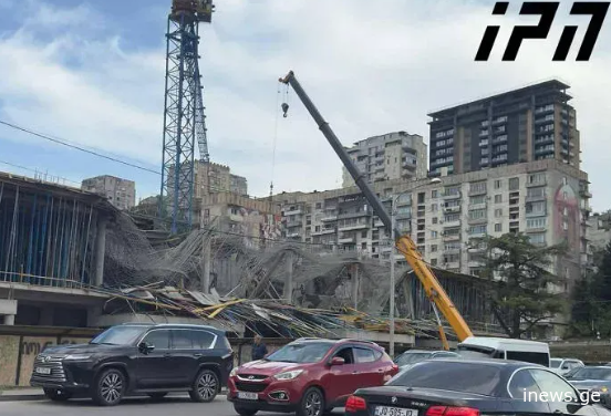 ყოფილი იპოდრომის ტერიტორიაზე მშენებარე ნაგებობა ჩამოინგრა