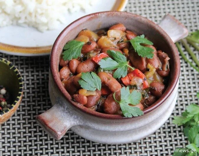 "ამ გემრიელობის რეცეპტი დედაჩემისგან ვისწავლე, საოცარი არომატი და გემო აქვს!" - წითელი ლობიო ბრინჯით