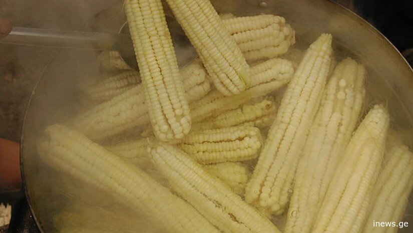 მარტივი ხრიკი, რომელიც მოხარშულ სიმინდს უფრო გემრიელს გახდის