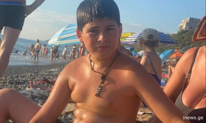 მინდა იცნობდეთ, ეს არის 12 წლის გმირი ალექსანდრე წიკლაური, რომელმაც მე და ჩემი შვილი გადაგვარჩინა დახრჩობას